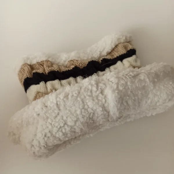 شال و کلاه پسرانه خزدار رینگی مدل بابانوئل بافتنی کد 37 - تصویر 5