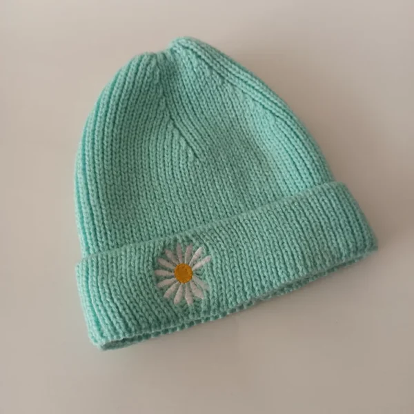 کلاه تک زنانه گل بابونه مدل بافتنی کد 52 - تصویر 2