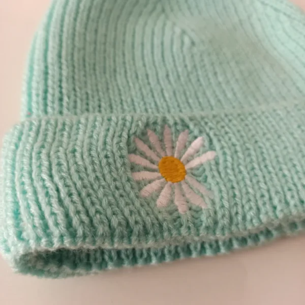کلاه تک زنانه گل بابونه مدل بافتنی کد 52 - تصویر 3