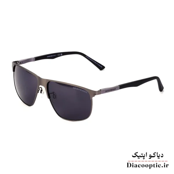 عینک KO-EA2094 در حالت تا شده نشان دهنده طول دسته و لولا فنری